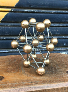 Gold atom 1
